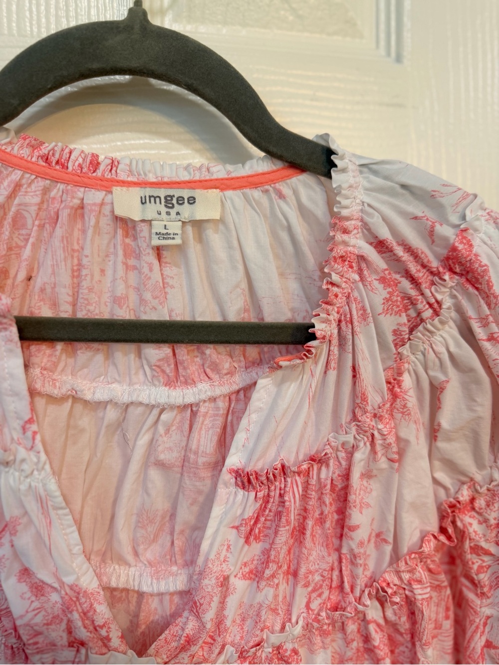 Umgee White Blouse with Coral Toile Print and Puff Sleeves - Picture 2 of 4
